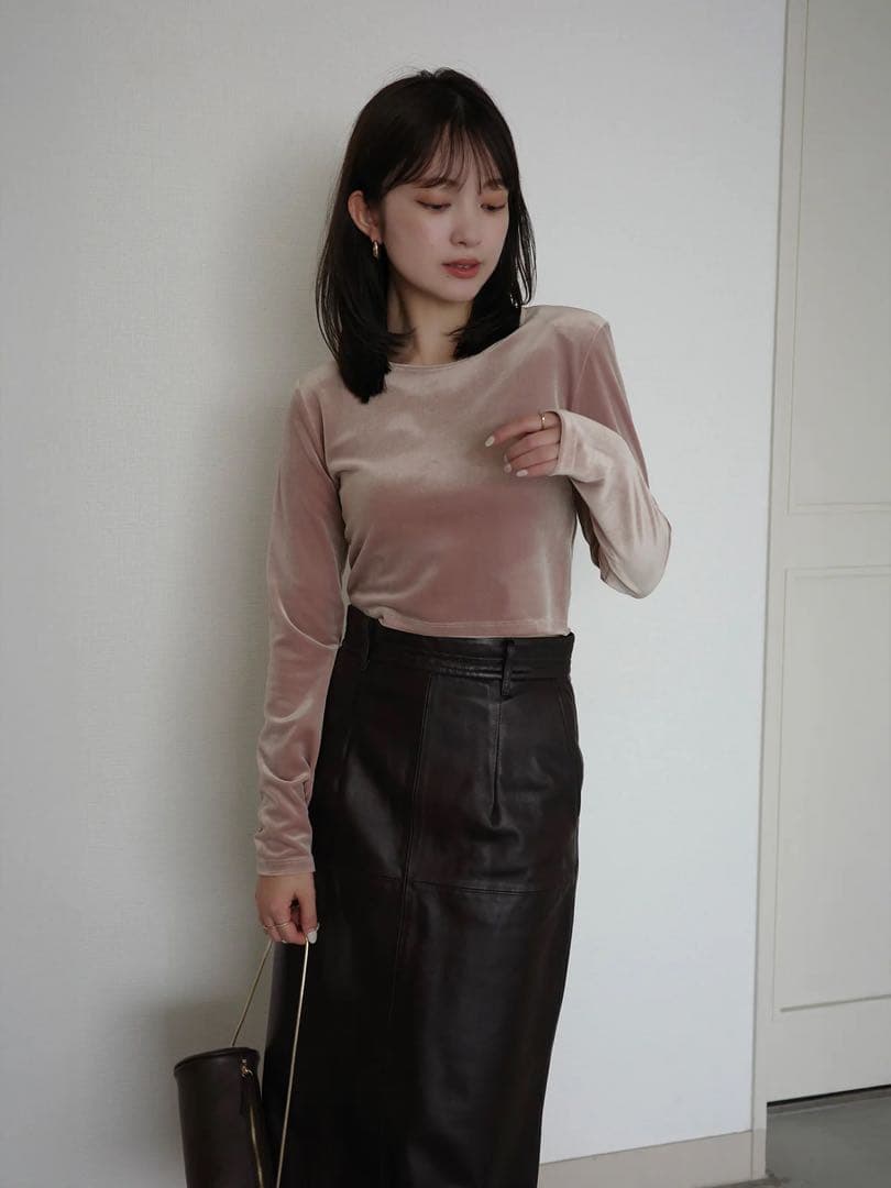 アニュアンス　ベロアクロップドカットトップス　ピンクベージュ