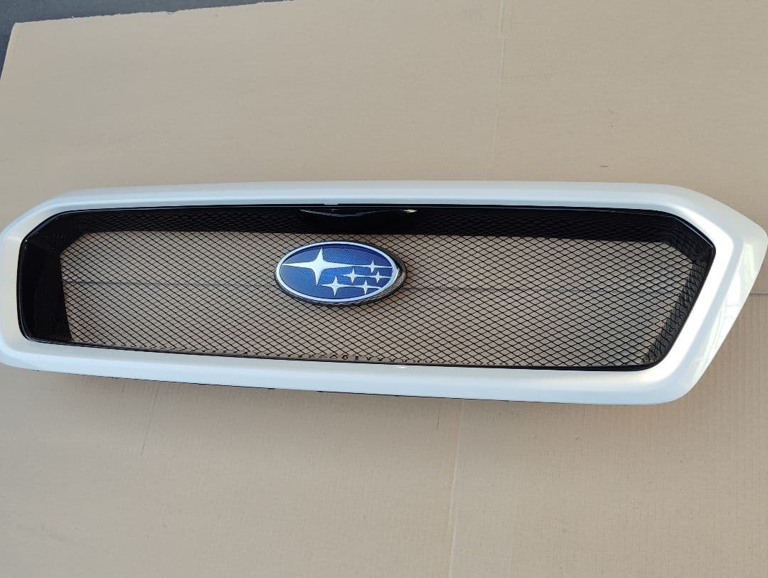 スバル　レヴォーグVM系前期型　純正フロントグリル　クリスタルホワイトパール