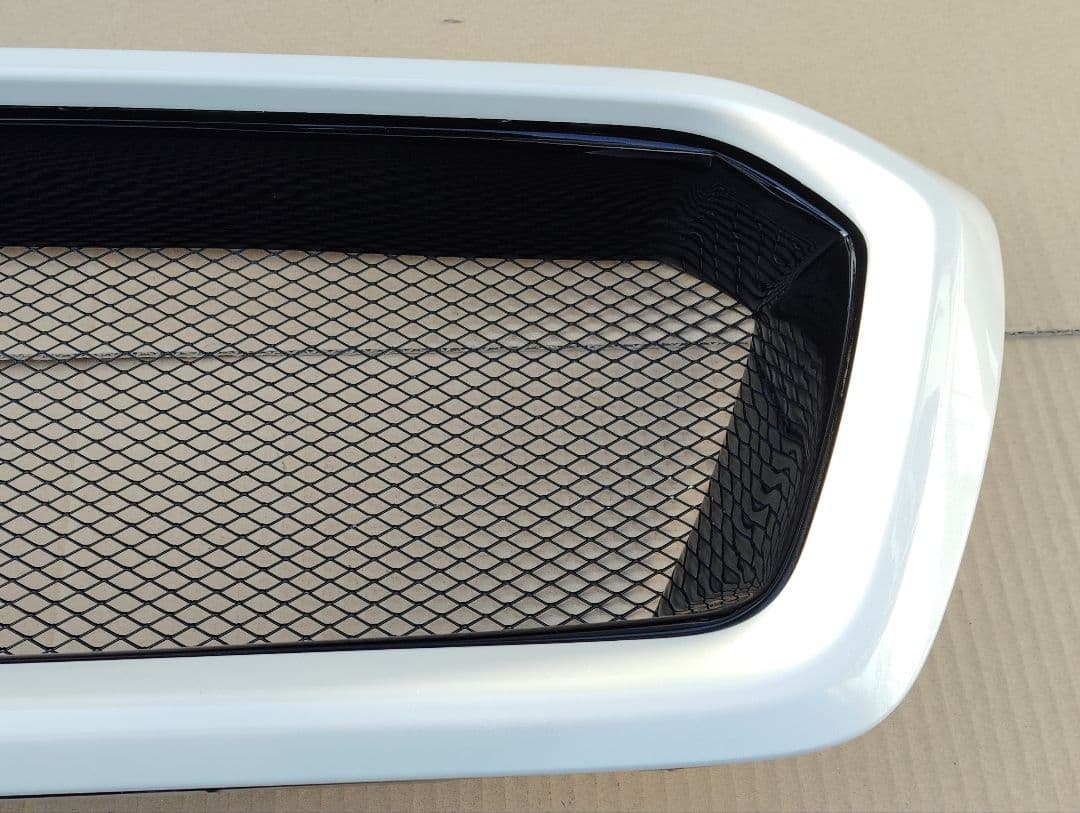 スバル　レヴォーグVM系前期型　純正フロントグリル　クリスタルホワイトパール