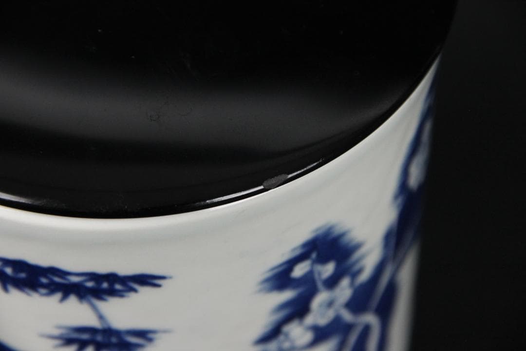 中国景徳鎮製 染付浮彫松竹梅文 水指 黒塗蓋付 茶道具 Eo21-20