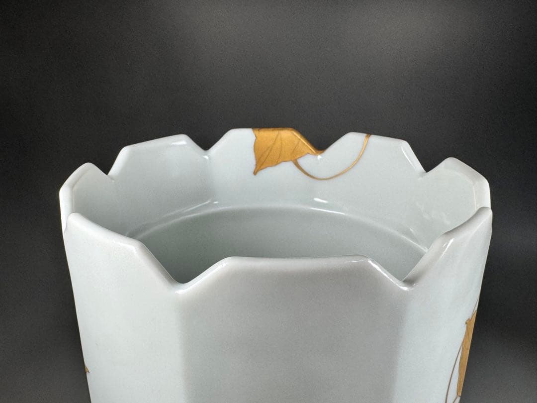 厳嶋豊之助 金銀彩野葡萄文 白磁八角花瓶 共箱 共布 花瓶 花器 厳嶋 豊之助