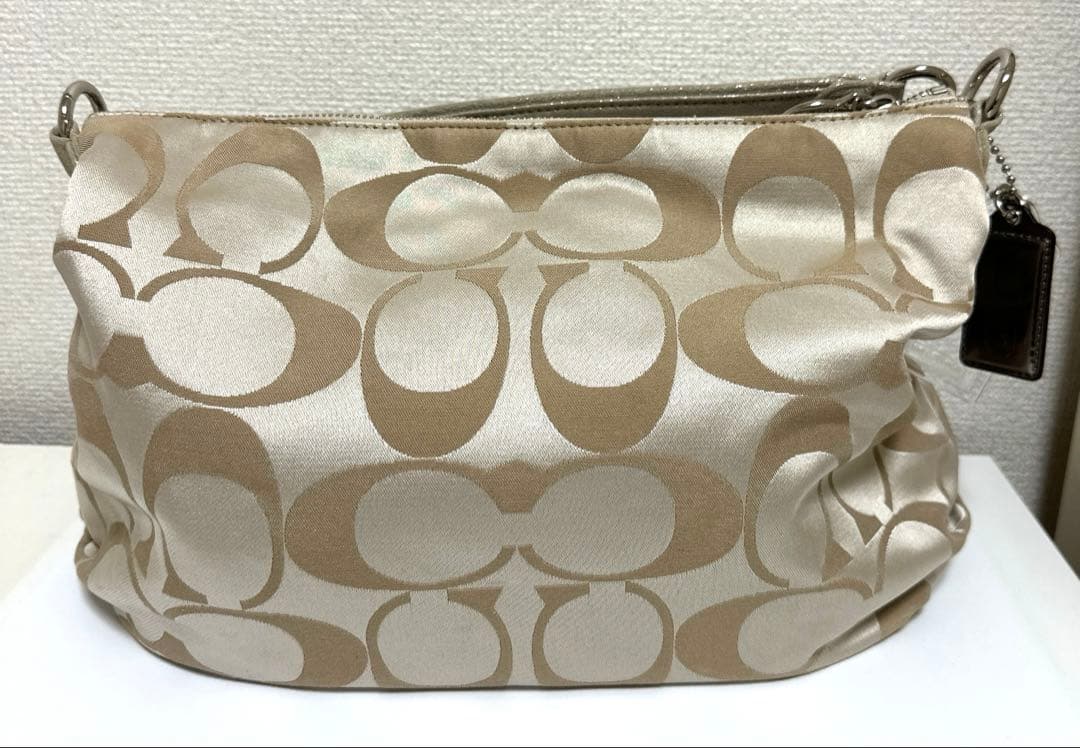 〇251047 コーチ ポピー シグネチャー ショルダーバック　18350