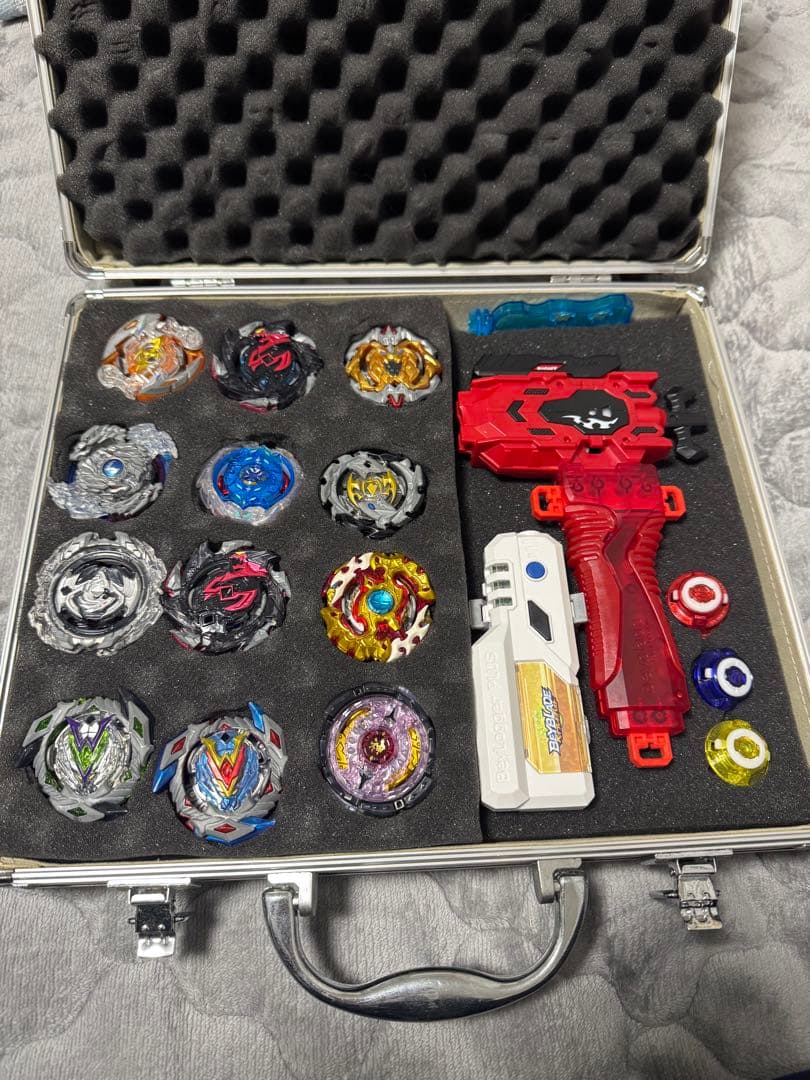 ベイブレードバースト 引退品 ケース付き 7kg越え