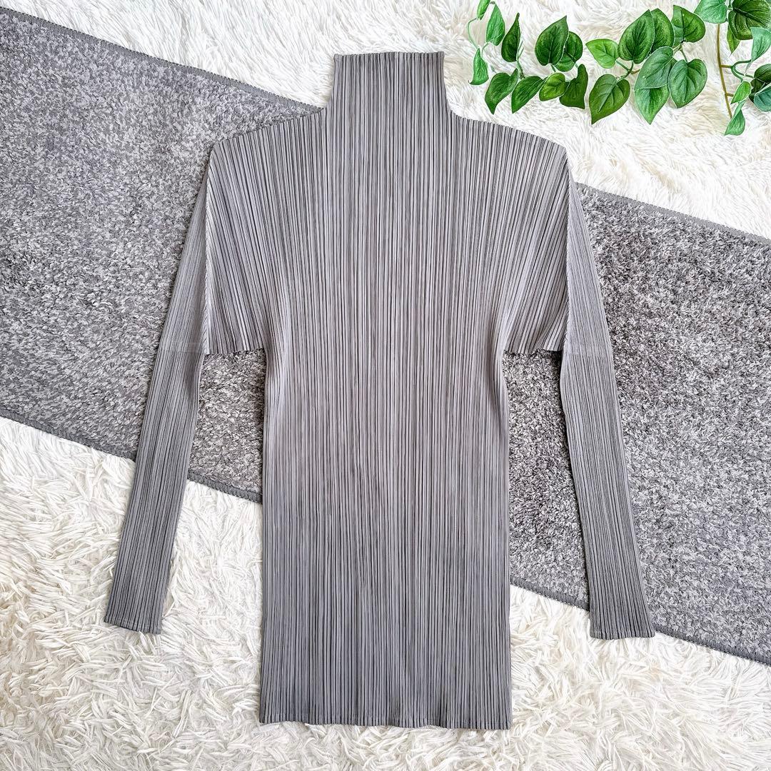 美品　日本製　プリーツプリーズ　長袖　カットソー　イッセイミヤケ　グレー