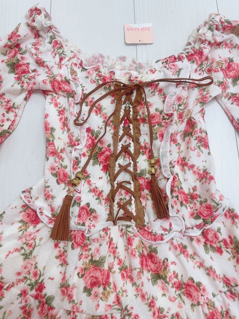 新品タグ付き　リズリサ　LIZLISA 希少　Aライン花柄ワンピース