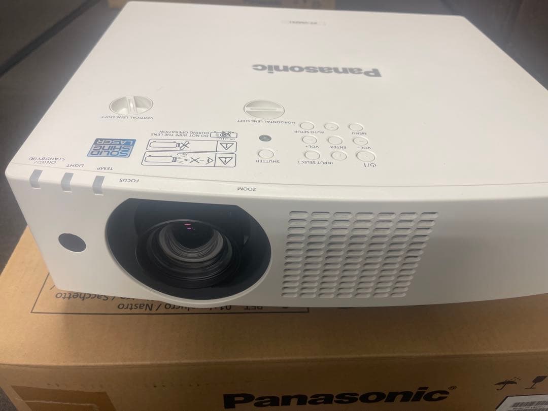 Panasonic PT-VMZ51J プロジェクター本体