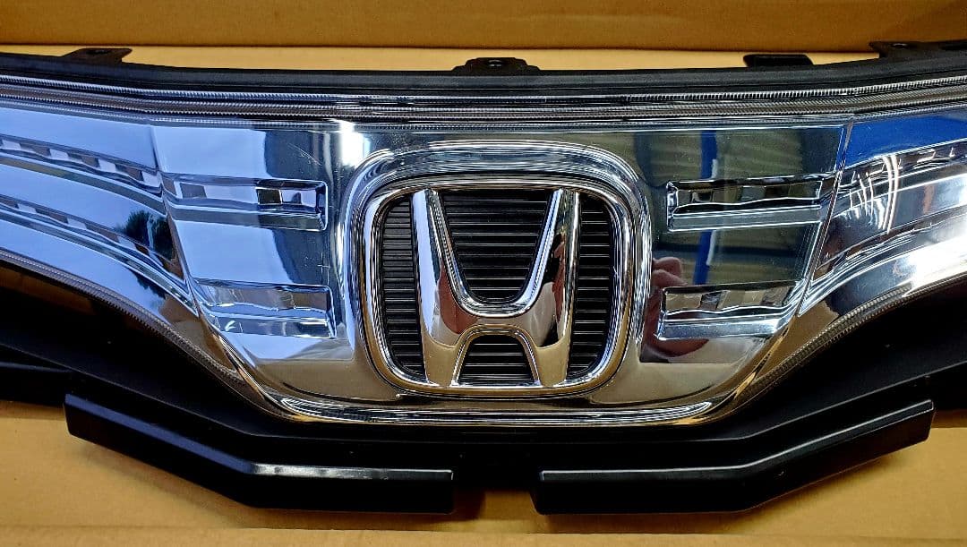 HONDA 純正 フィットシャトル HV ハイブリッド フロントグリル 新品