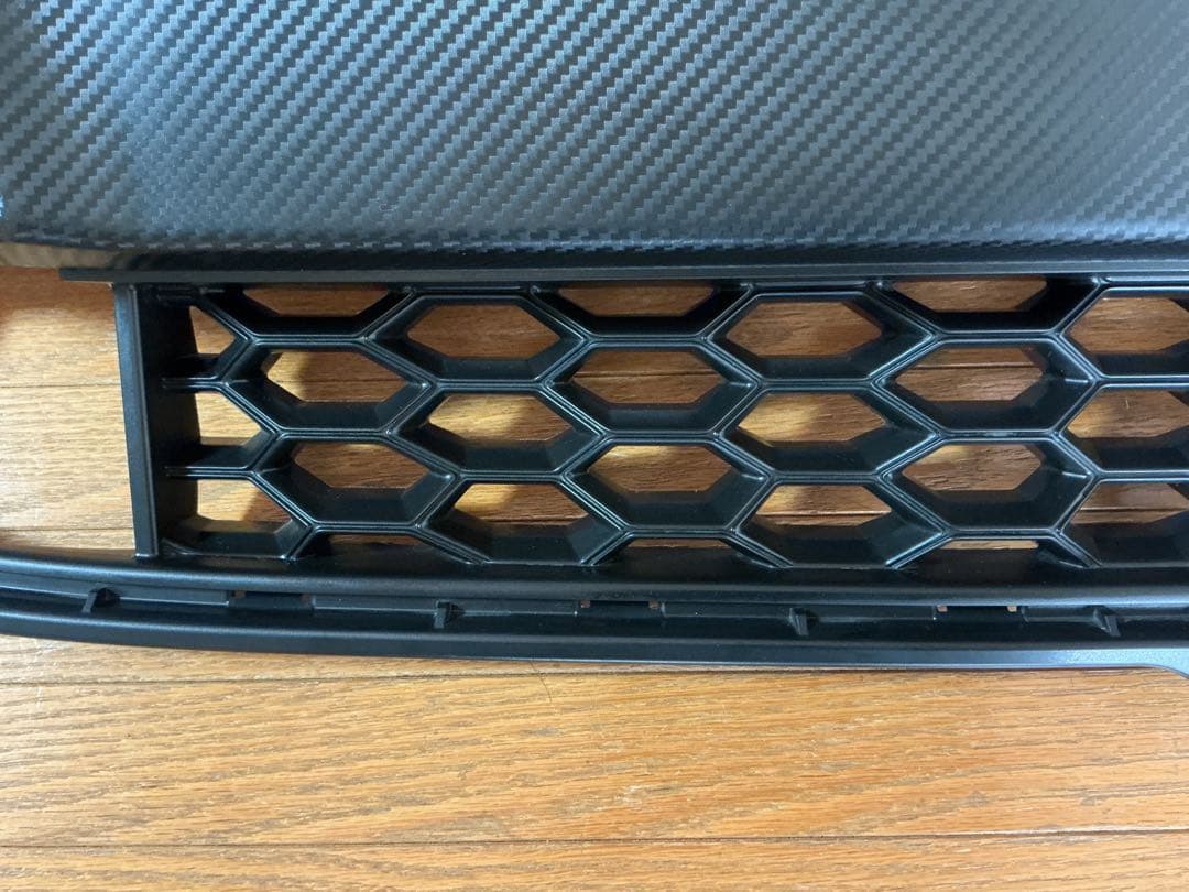 スイフトスポーツzc33sのフロントグリル・フォグランプベゼル・エンブレム