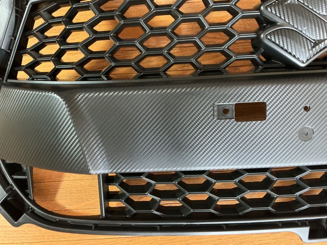 スイフトスポーツzc33sのフロントグリル・フォグランプベゼル・エンブレム