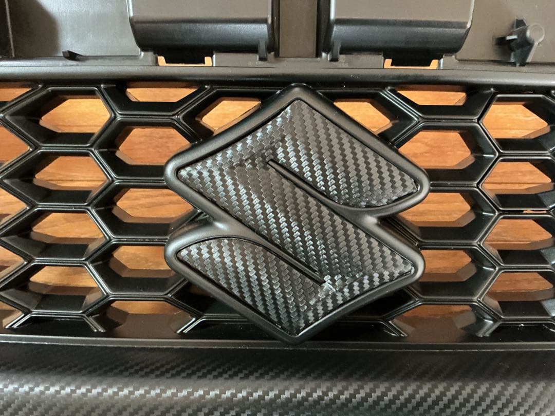 スイフトスポーツzc33sのフロントグリル・フォグランプベゼル・エンブレム