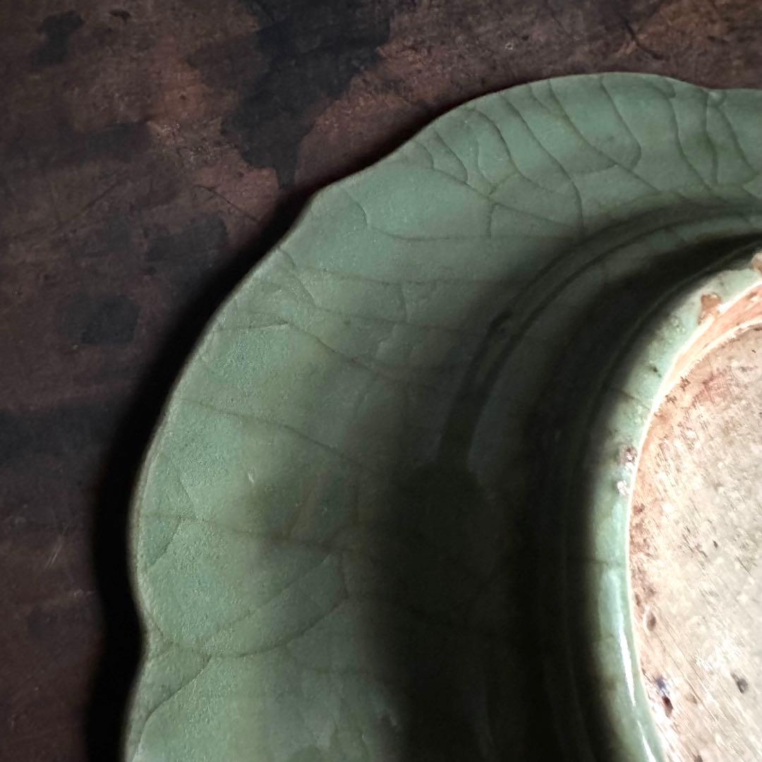 希少 青磁 平鉢 龍泉窯 陰刻 中国古玩 七官青磁 明〜清代初期 共箱