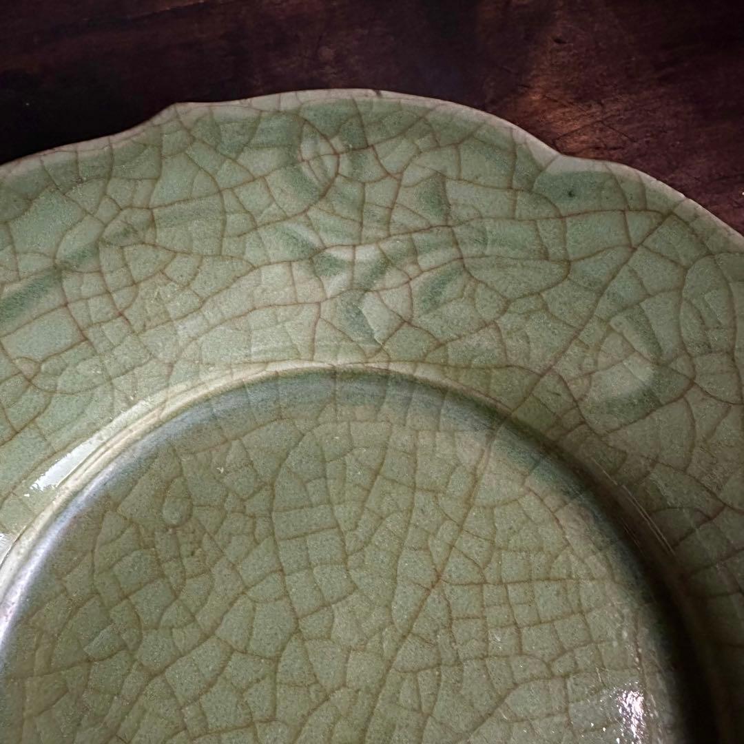 希少 青磁 平鉢 龍泉窯 陰刻 中国古玩 七官青磁 明〜清代初期 共箱