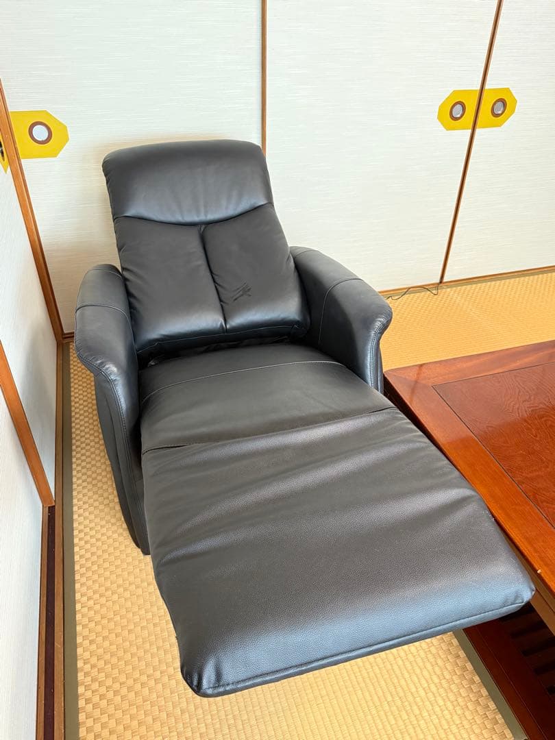 ニトリ 1人用電動リクライニングソファ・コンフェ革BK（黒）
