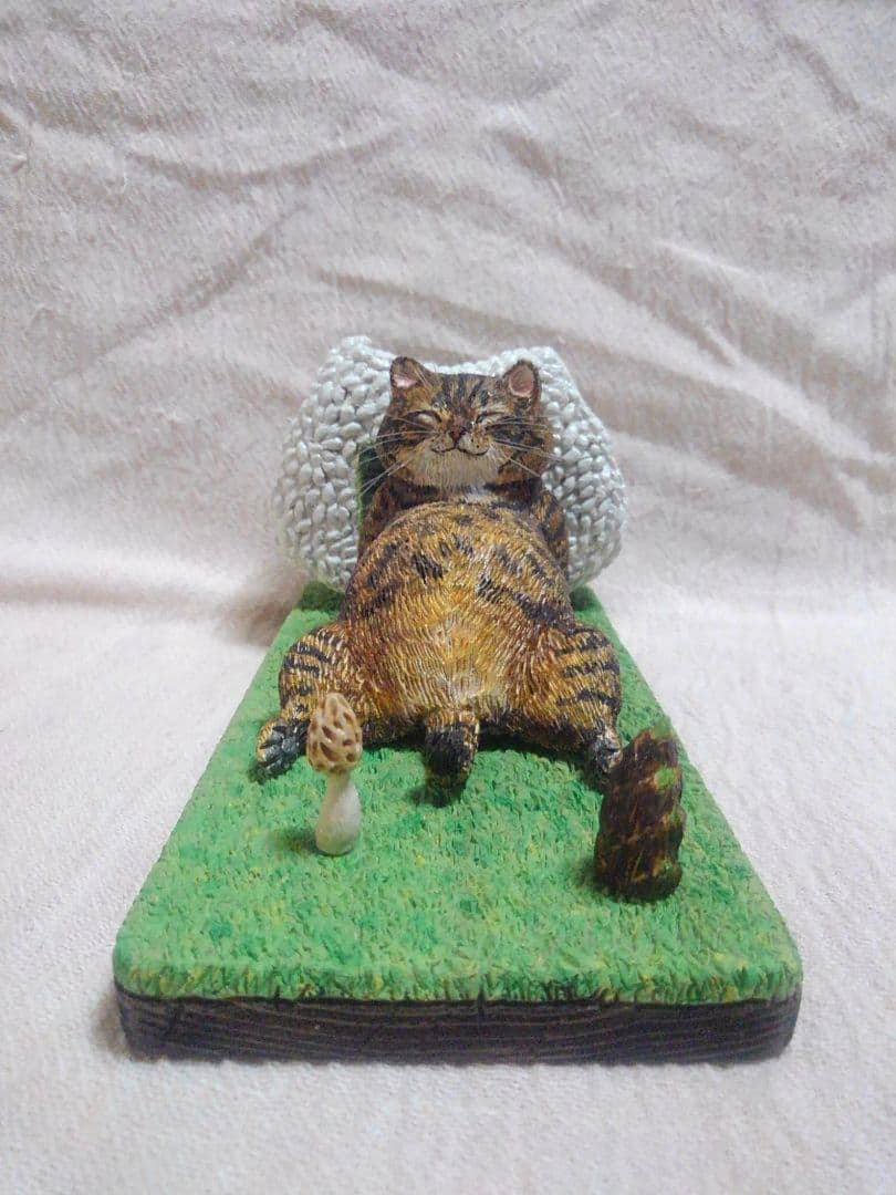 木彫りのデブ猫ボスの置物