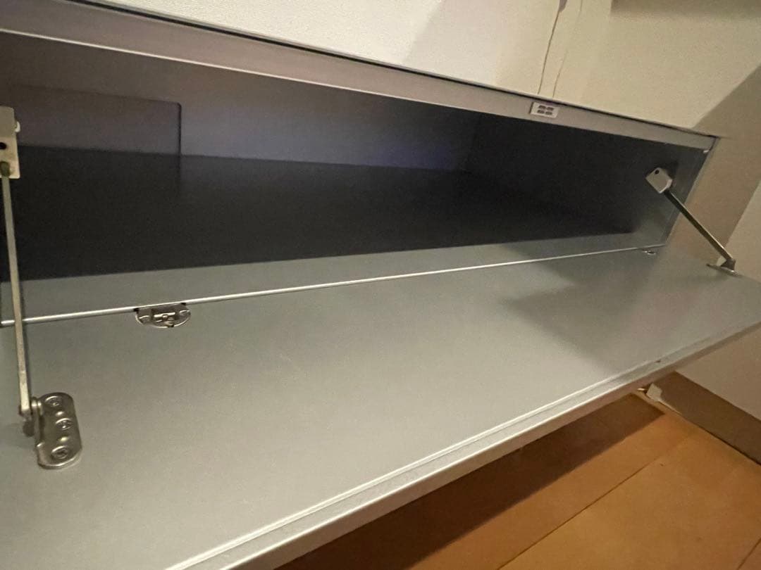 カッシーナイクスシー　Cassina LOTUS シアターボード