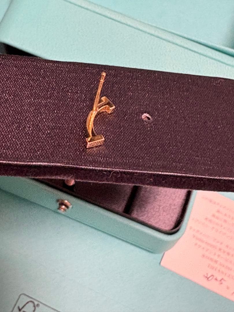 ティファニー　片耳のみ　スマイルピアス　イエローゴールド