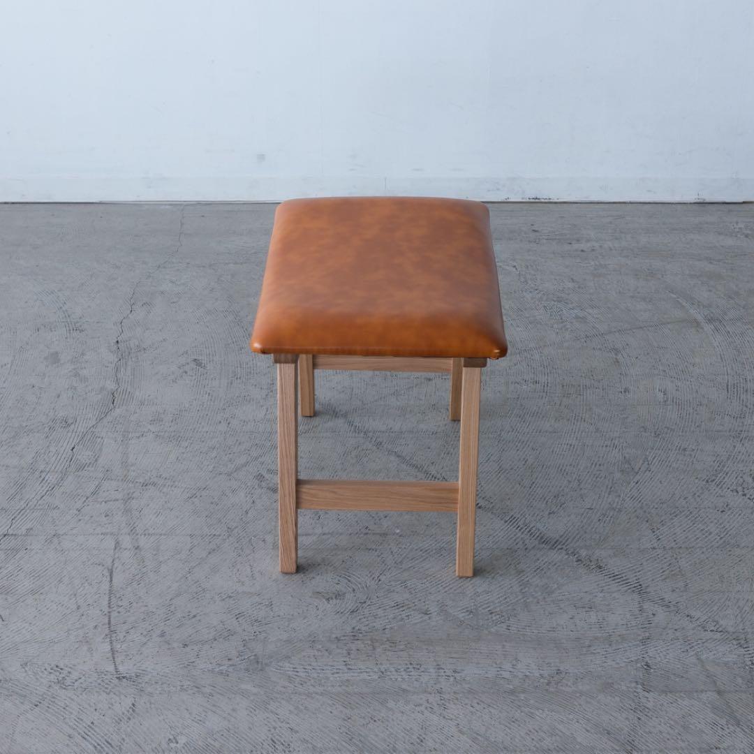 ブラウンレザー スツール 木製脚