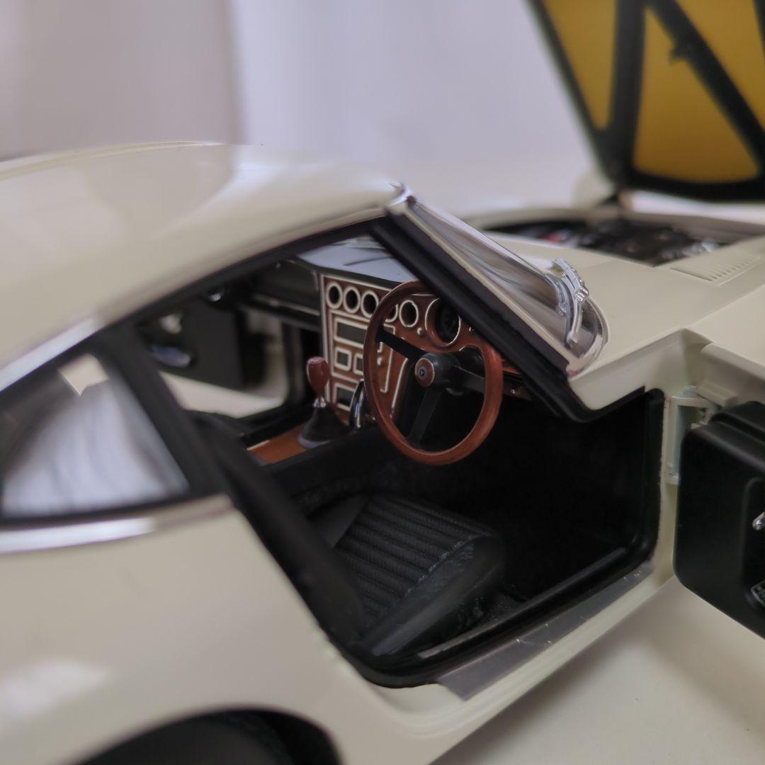 オートアート、トヨタ2000GT、2台セット　1/18ミニカー