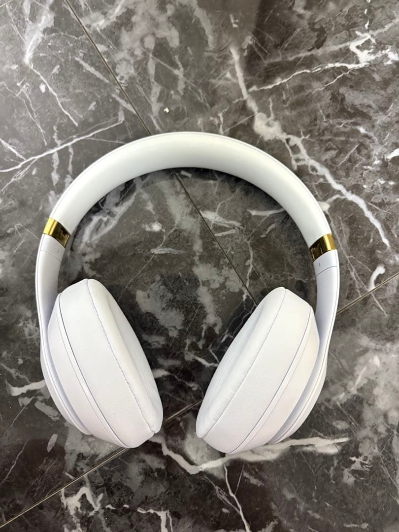 beats studio3 wireless ホワイト　定価48000円弱