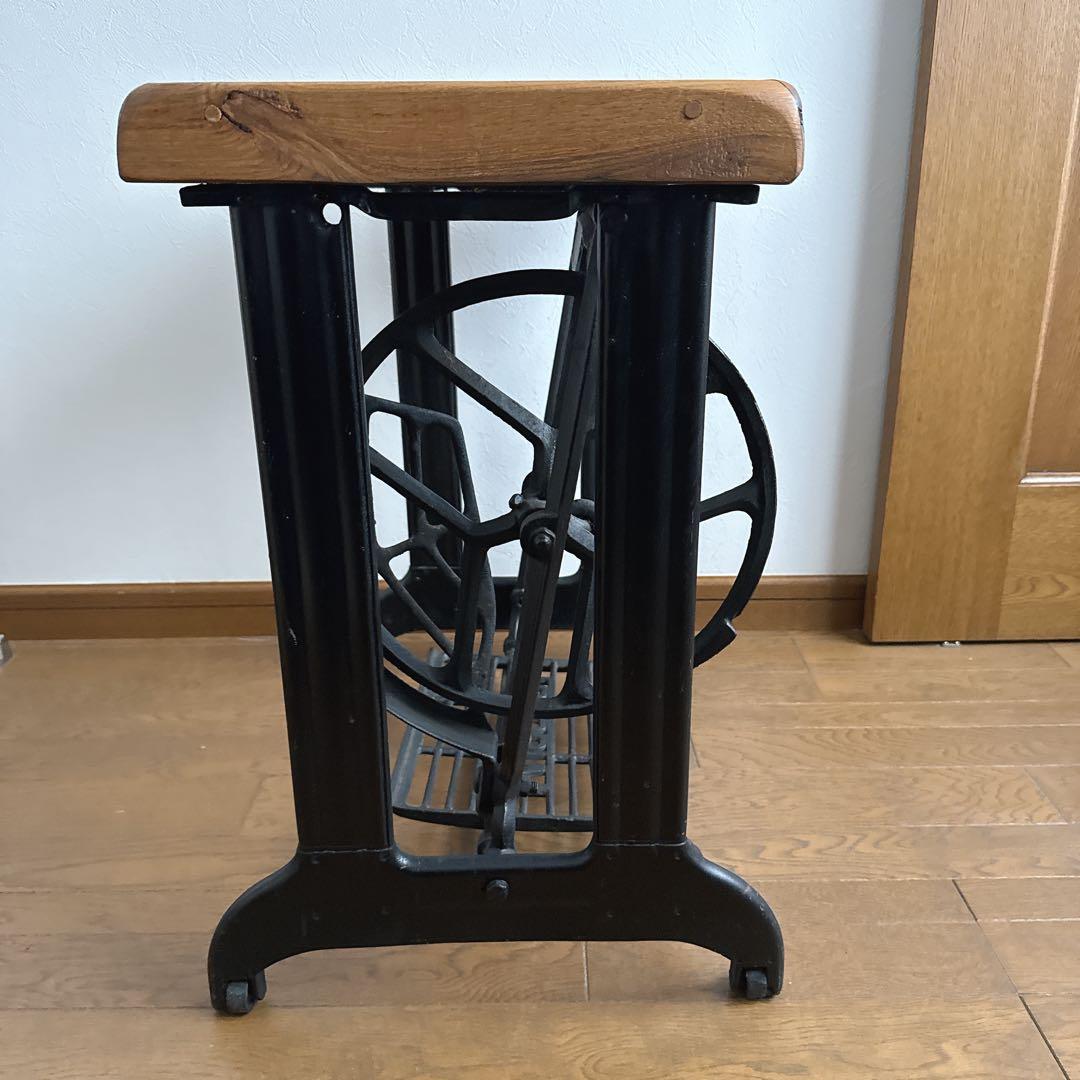 ミシン型テーブル　アンティーク風　小型　キャスター付き　アイアン　木製テーブル