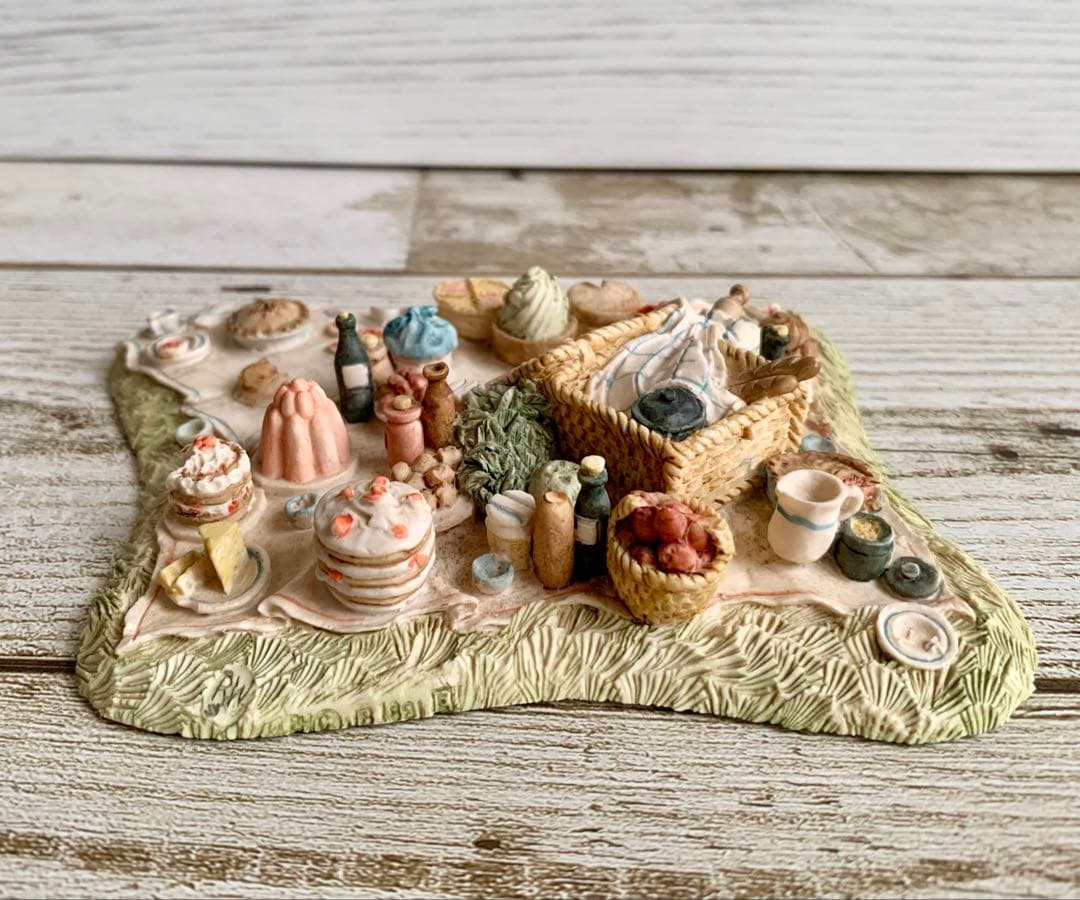 ピクニックブランケット ブランブリーヘッジ フィギュリン 置物