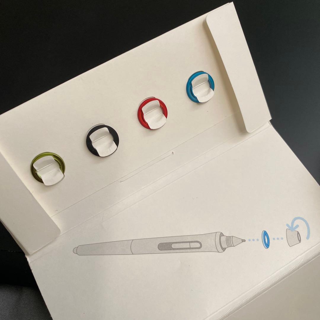 wacom intuos pro large(ペンの銀色の部分割れあり)