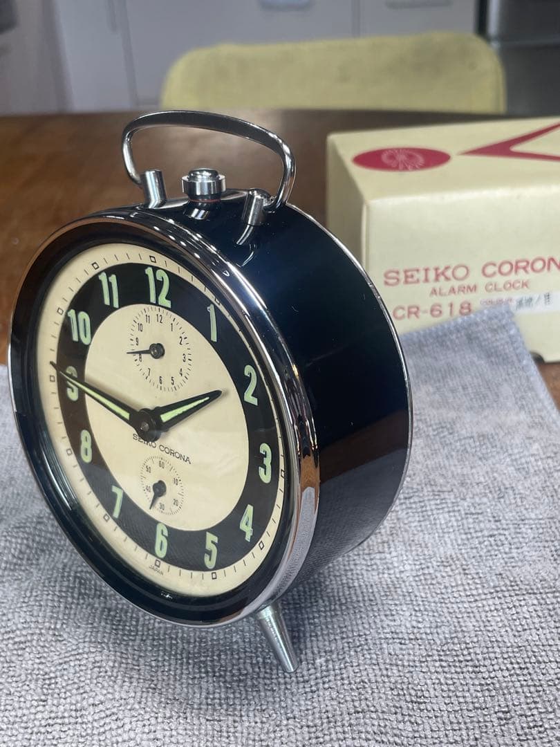 SEIKO CORONA 古くて重い目覚まし時計　Black と Beige 箱