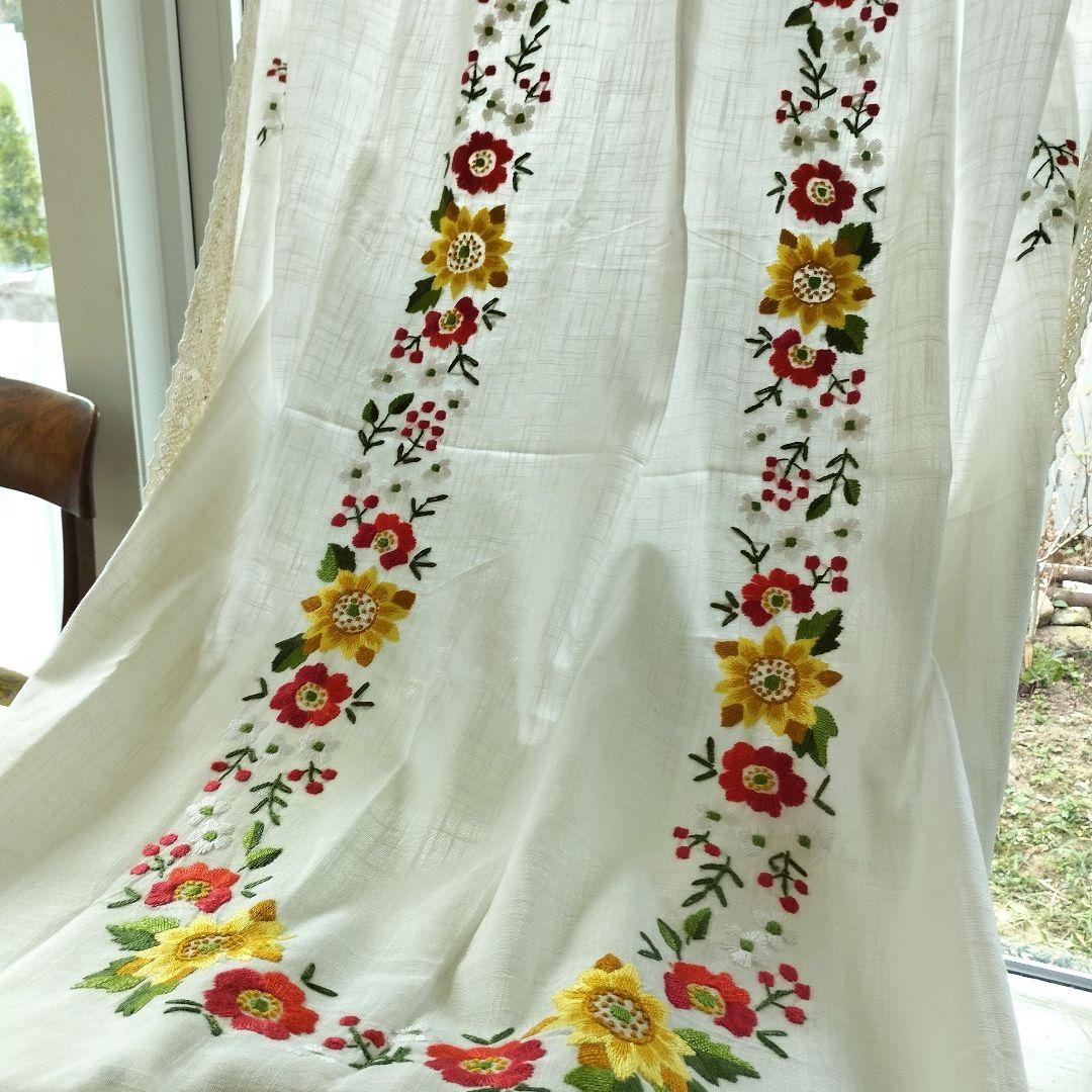 ひまわり　カロチャ手刺繍　混紡リネン　大判　テーブルクロス　145×215