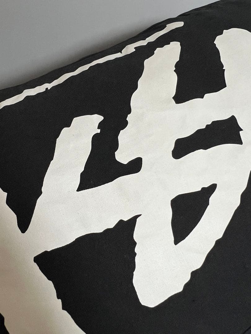 STUSSY ロゴ入り ブラッククッション