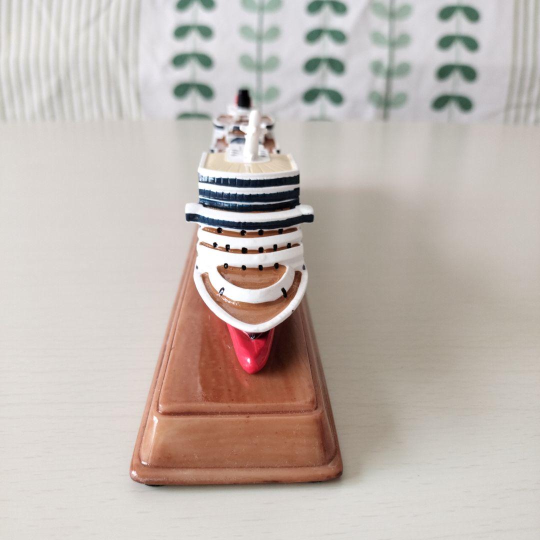 CUNARD　QUEEN ELIZABETH　クイーンエリザベス号模型