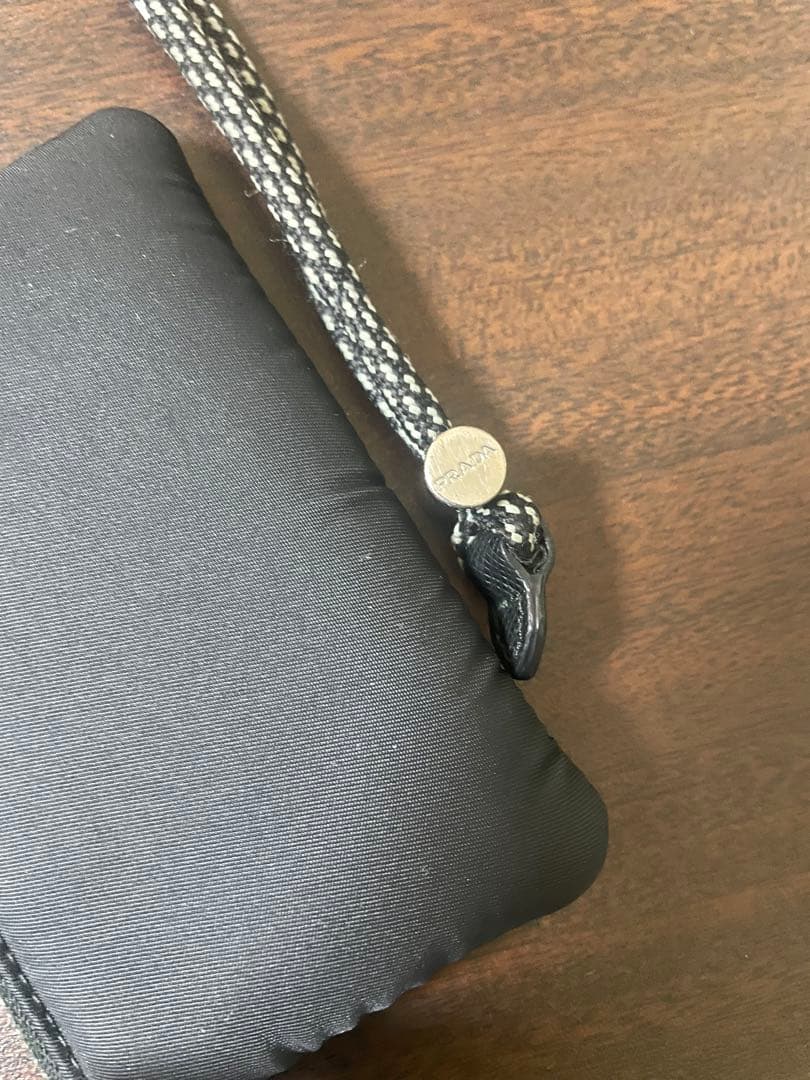 プラダ PRADA ナイロン ネックポーチ フォンケース