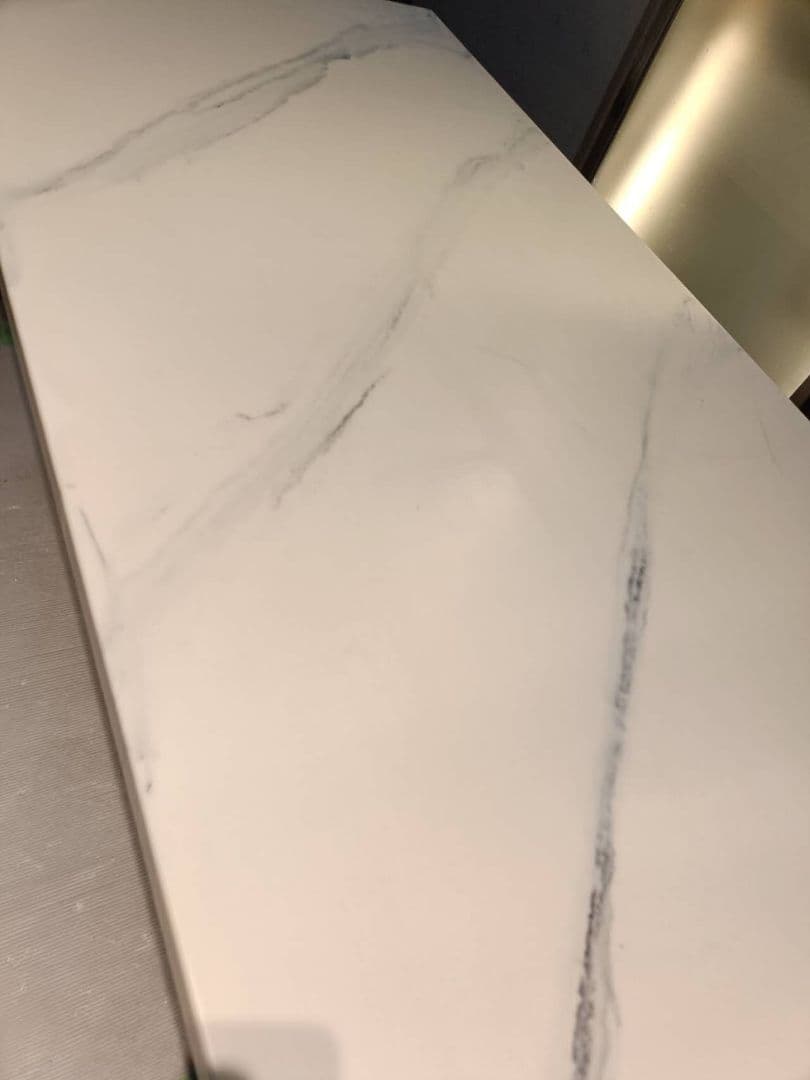 2台在庫　ホワイト大理石風ダサイドテーブルリローテーブル　高さ43.5cm