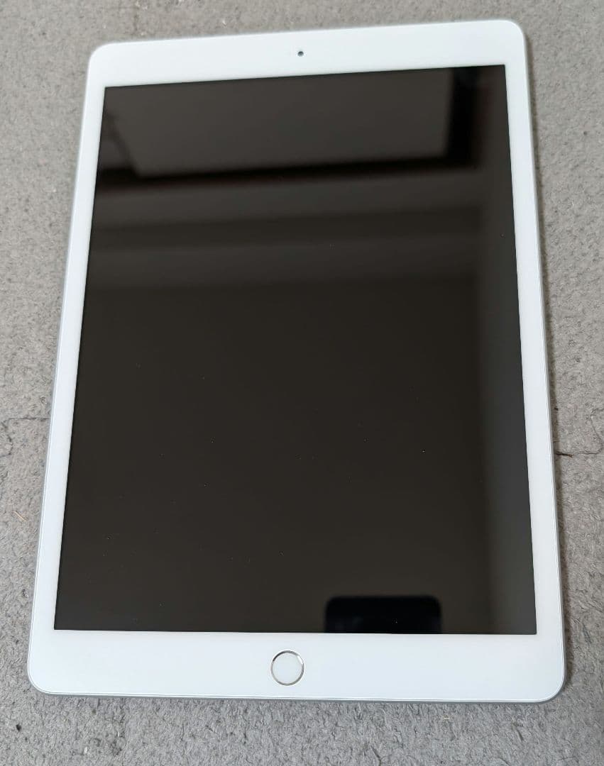 Apple iPad 第8世代 32GB Wi-FIモデルシルバー 本体