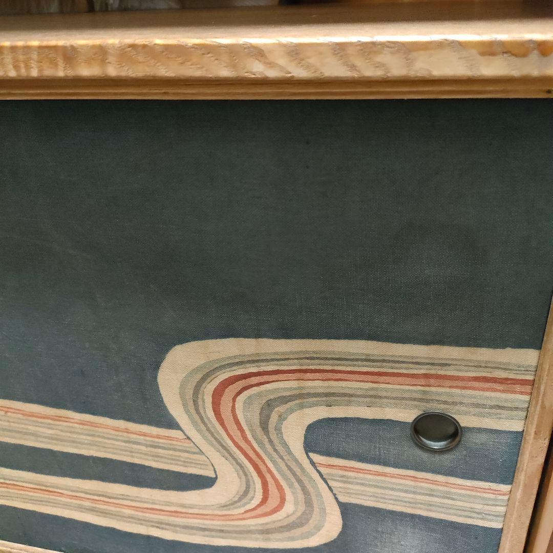 和モダン 飾り棚 サイドボード 昭和レトロ 流水文様 布張り 引き戸