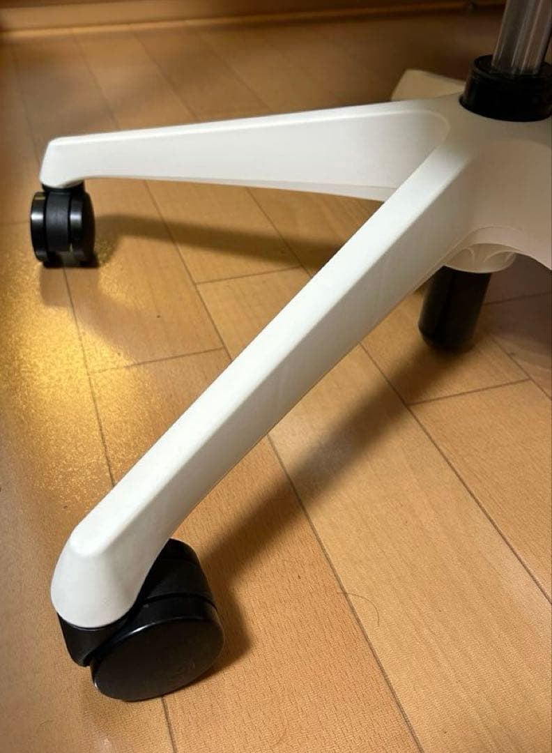 オカムラ　シルフィー　ライトグレー