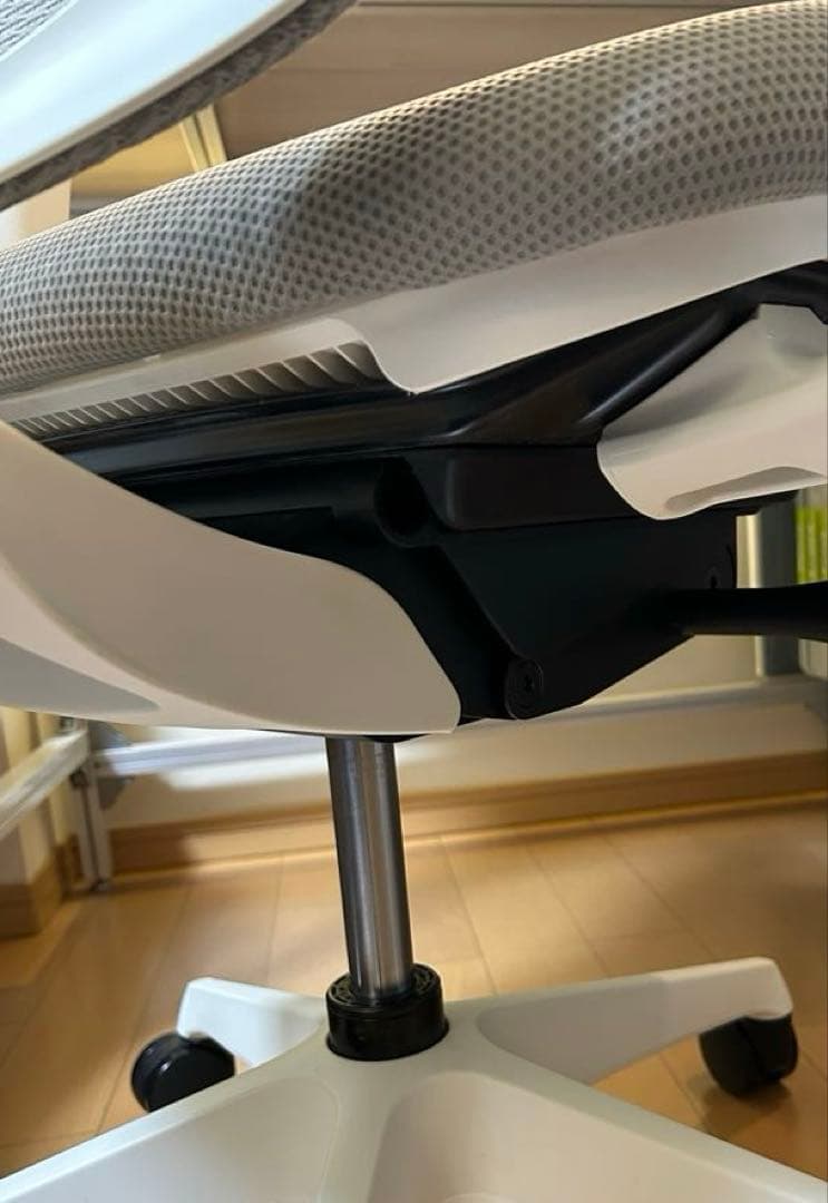 オカムラ　シルフィー　ライトグレー