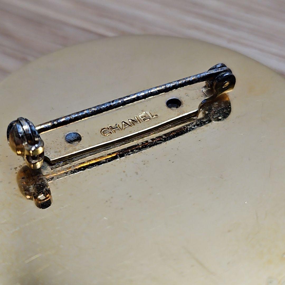 CHANEL シャネル ロゴ ブローチ ゴールド レディース