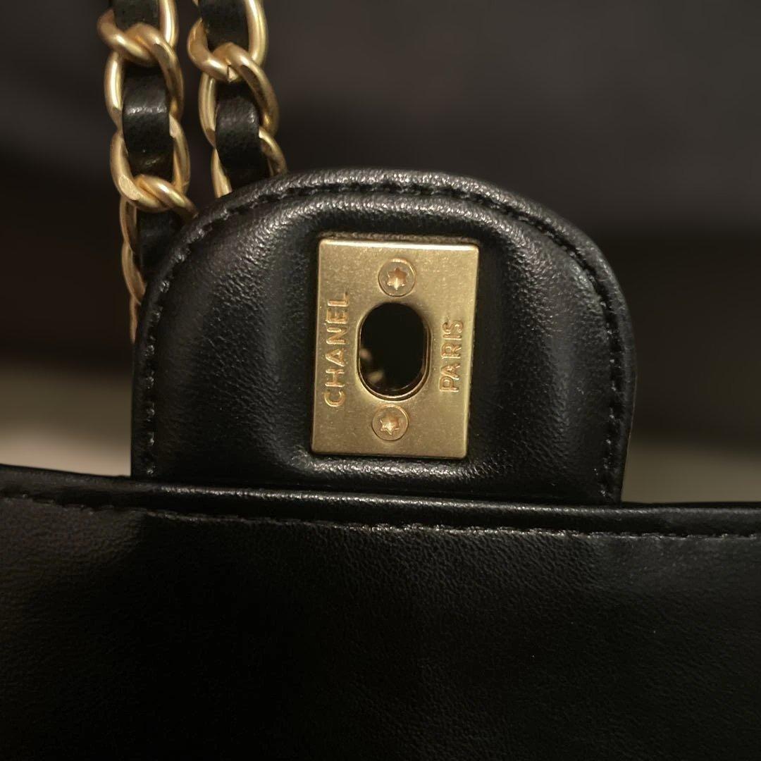 CHANEL ブラックレザー ショルダーバッグノベルティー