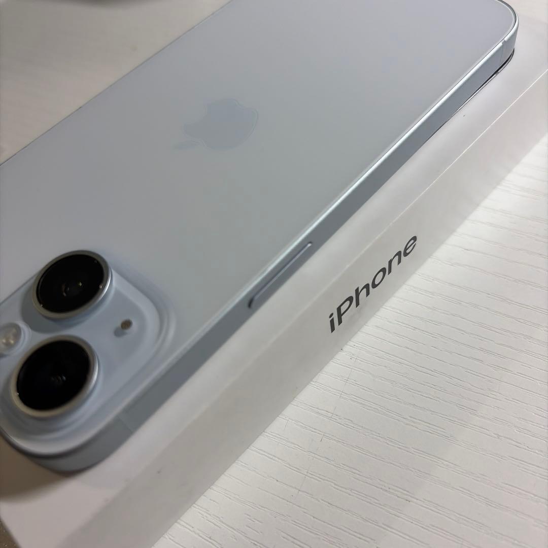 とも iPhone15 128GB ブルー SIMフリー 極美品