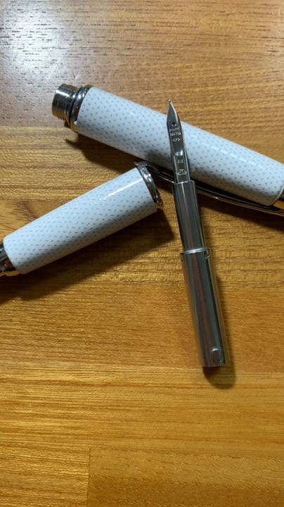 【限定・廃盤品】Fニブ パイロット 万年筆 キャップレス 絣(かすり) 白