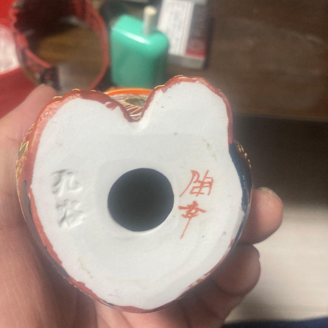 九谷焼　招き猫 赤地 右手　花柄