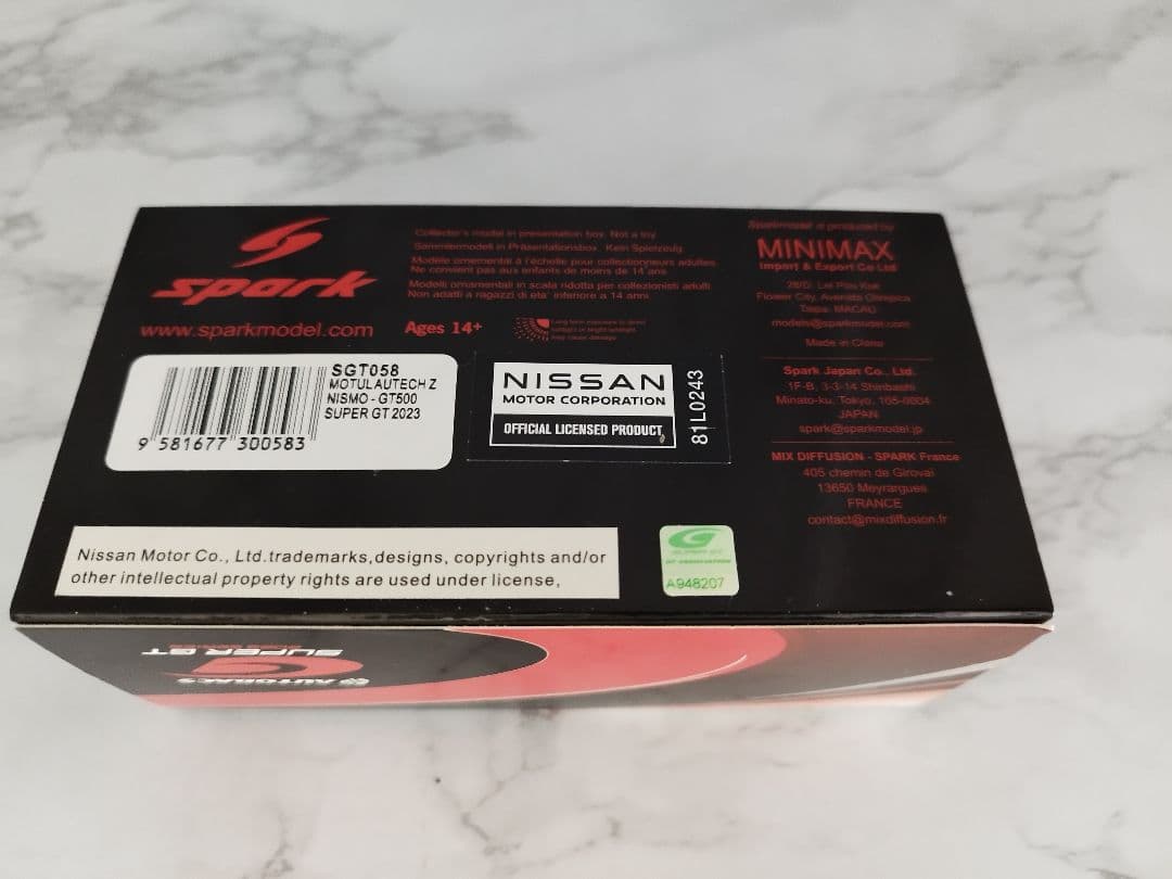 プロレーサーの松田次生選手の生サイン入り1/43スケールミニカー