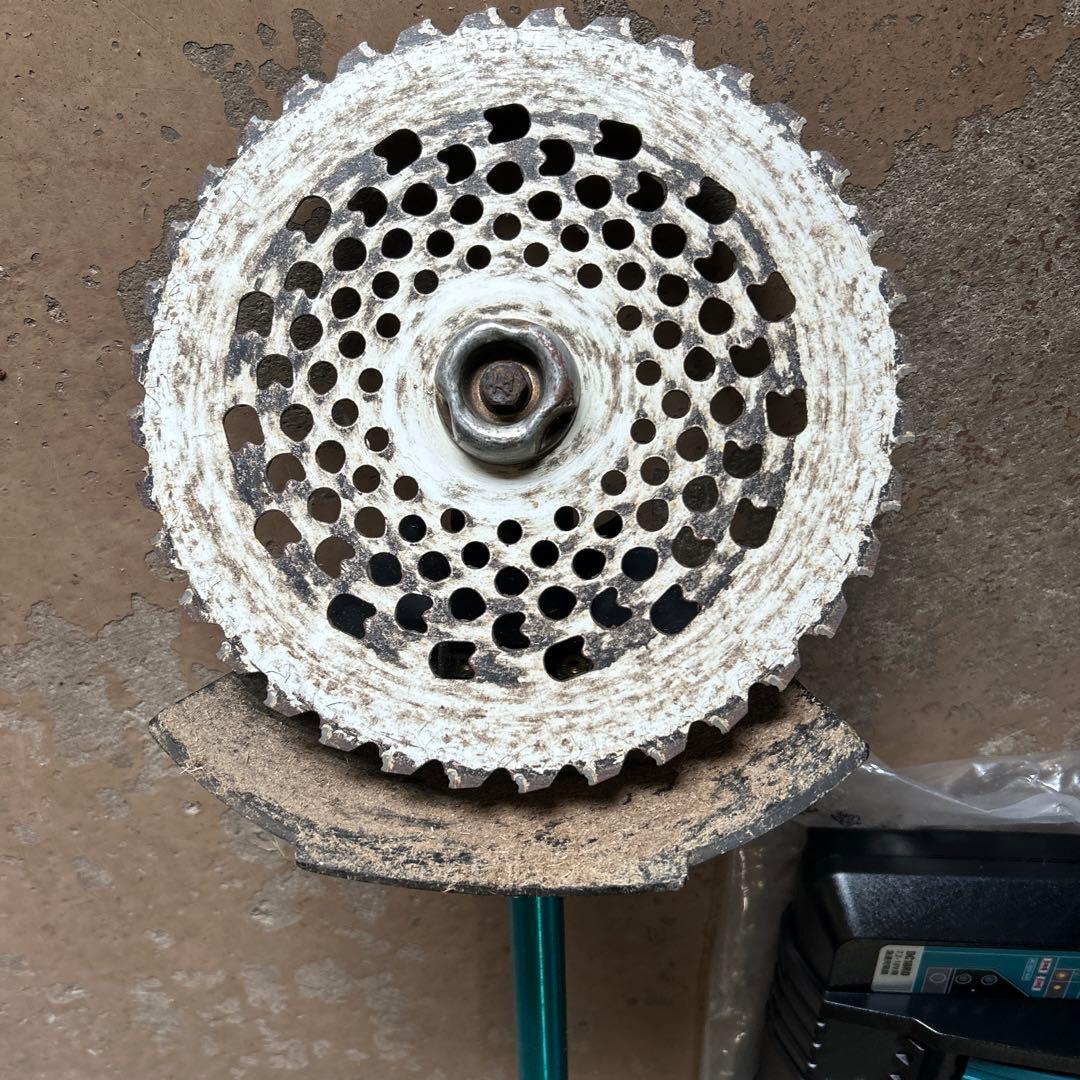 makita マキタ　36v充電式草刈機 MUR369UD 充電器バッテリー付き