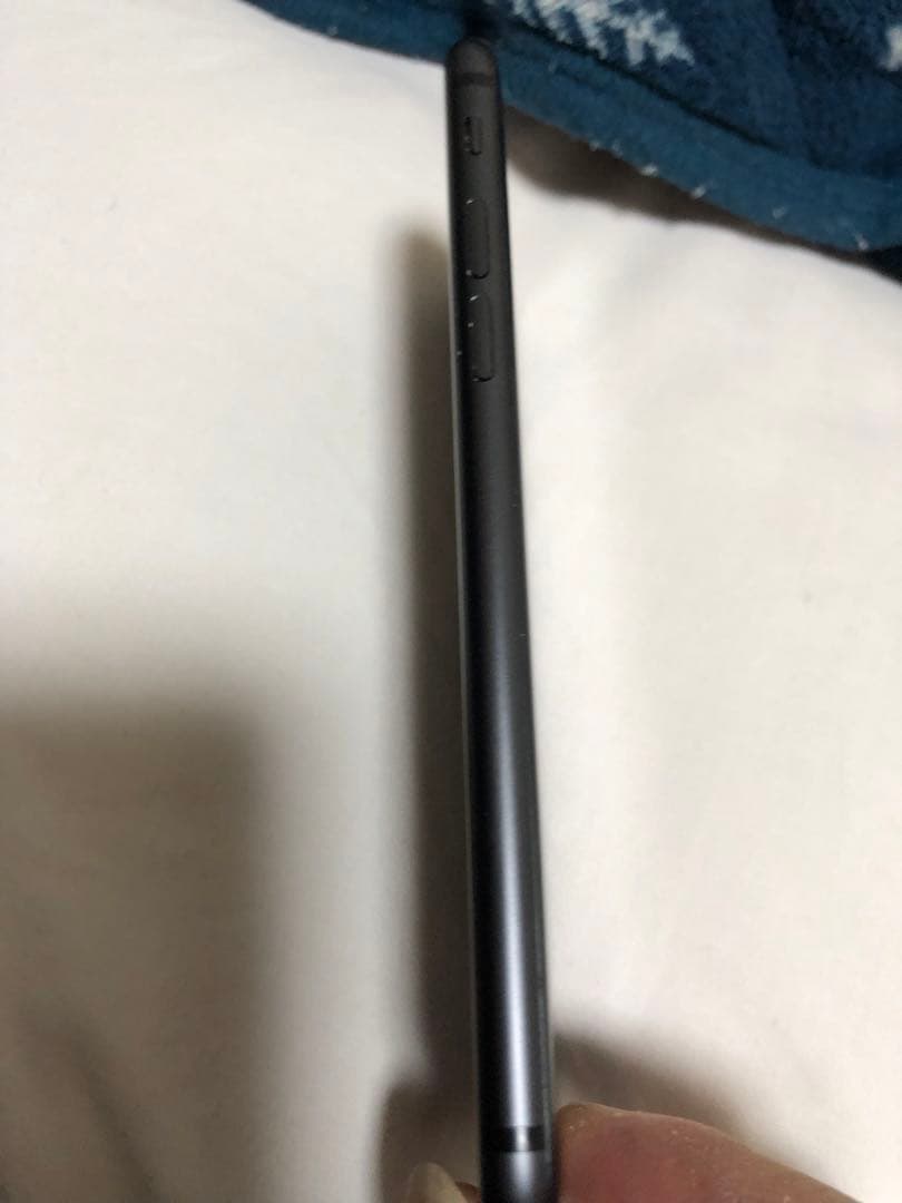 携帯電話本体 IPhone 8. 64 gb