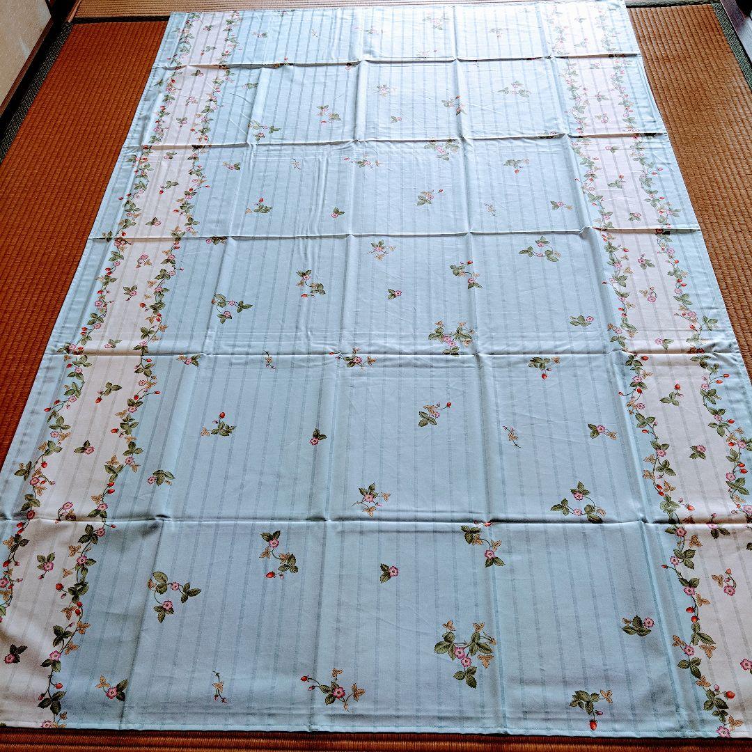 新品未使用　　テーブルクロス　ワイルドストロベリー