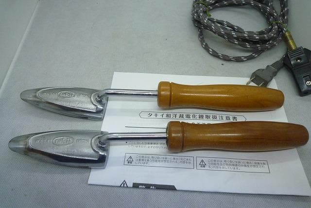 美品　タキイ和裁電化鏝　和裁こて　和裁コテ　ランプ付き　鏝２本付き