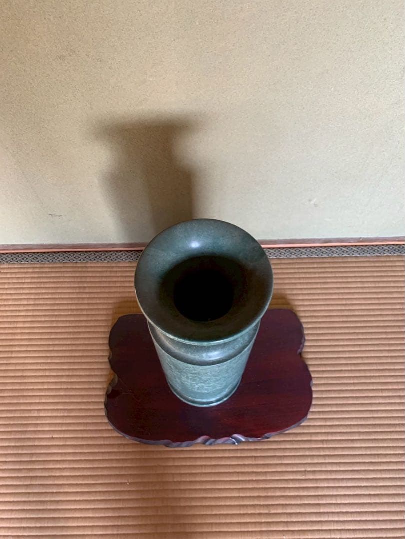 緑色花瓶 木製台座付き　レトロ　アンティーク