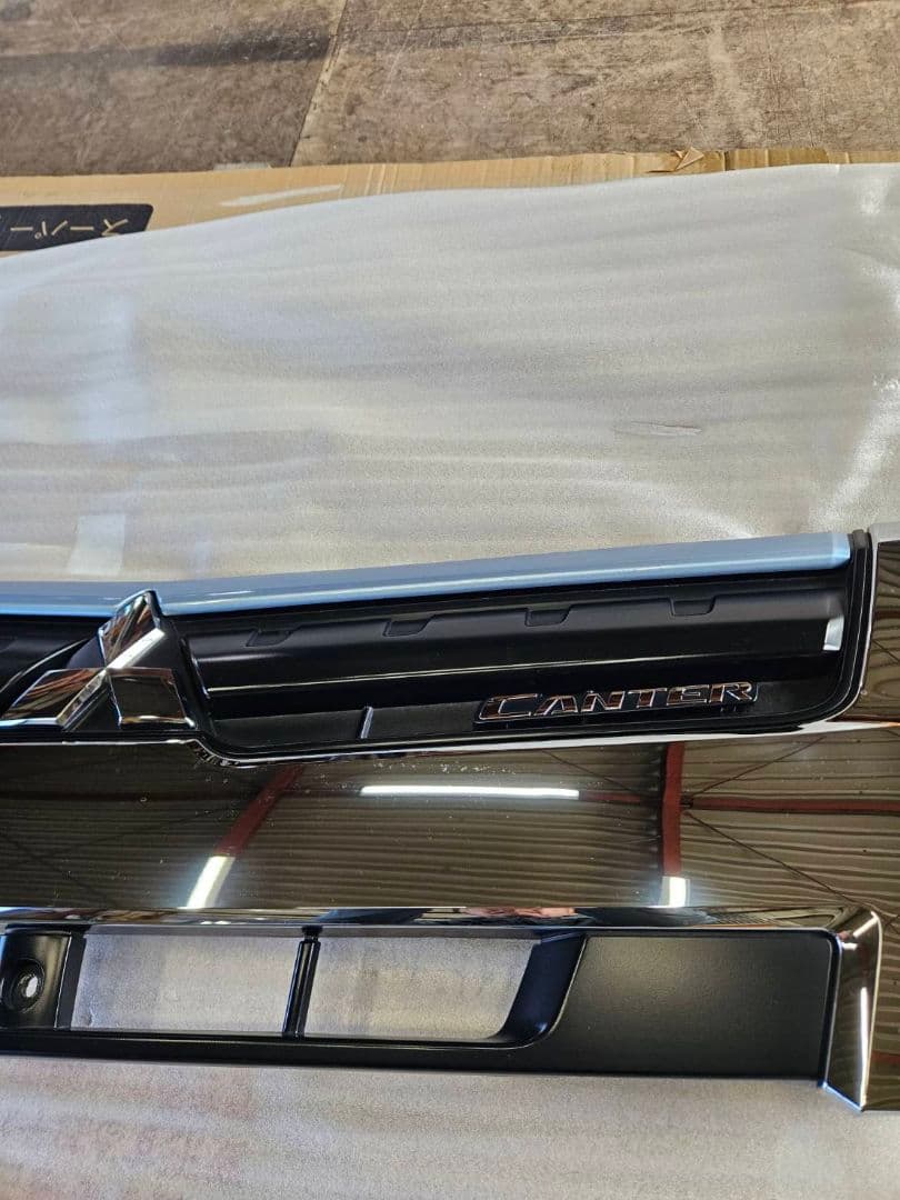 FUSOブルーテックキャンター2t用メッキフロントグリル