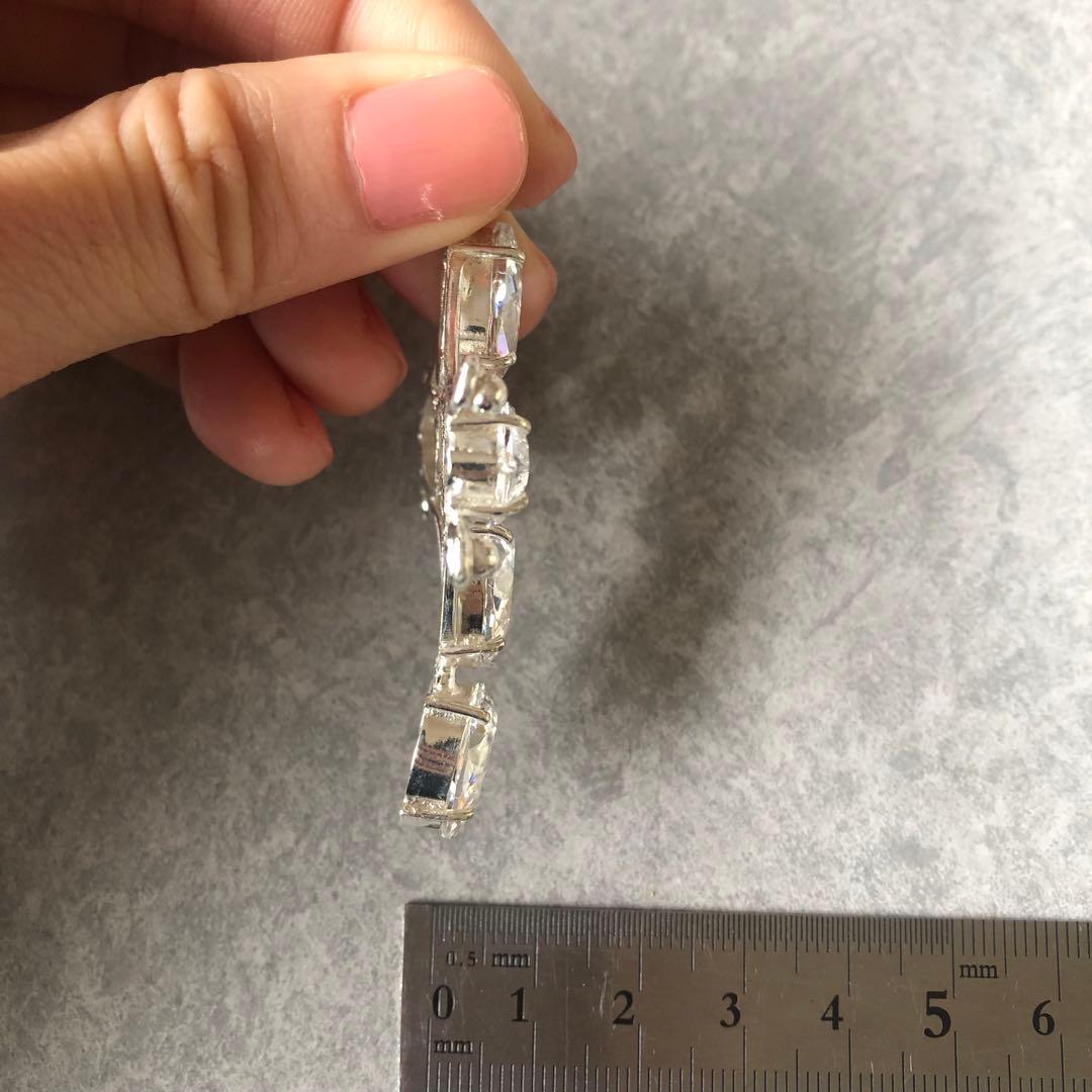 引き寄せの力が強いホワイトトパーズのペンダントトップ