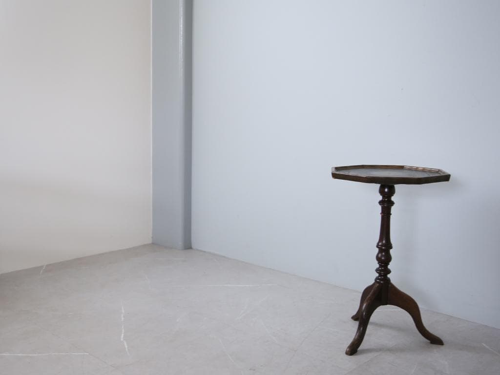 英国アンティーク木製ワインテーブル/サイドテーブル/丸机/飾り棚(89-188)